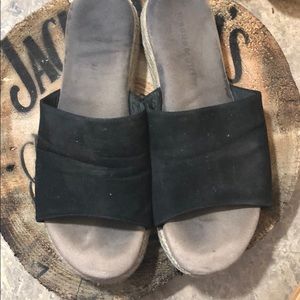 Steve Madden beat up clogs